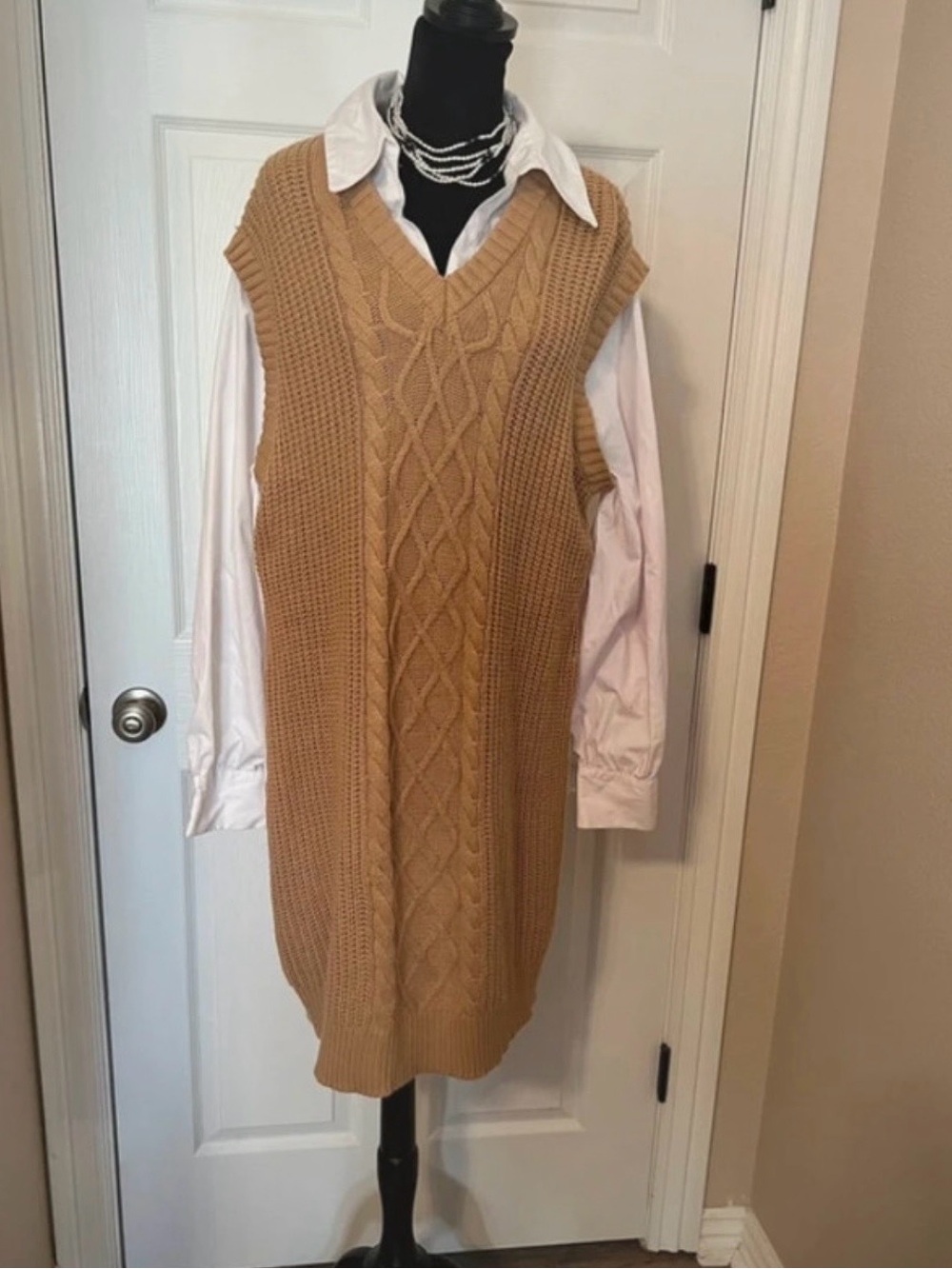 Cato Camel Cable Knit V-Neck Sleeveless Sweater